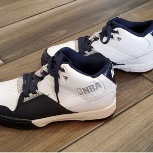 Vintage NBA Sneakers 7.5 Rare  60's Design - LA Lakers Jerry West